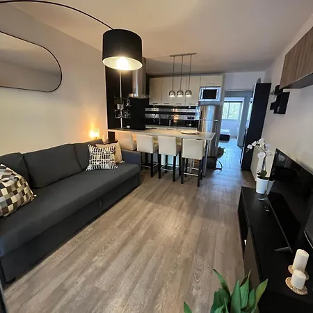 Apartamento Large Studio With Terrace Loggia 200m From The Sandy Beaches Wifi *