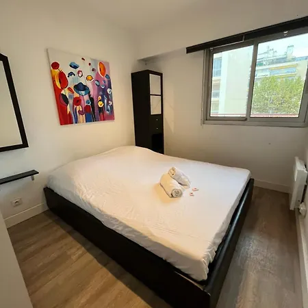 Large Studio With Terrace Loggia 200m From The Sandy Beaches Wifi 胡安莱潘